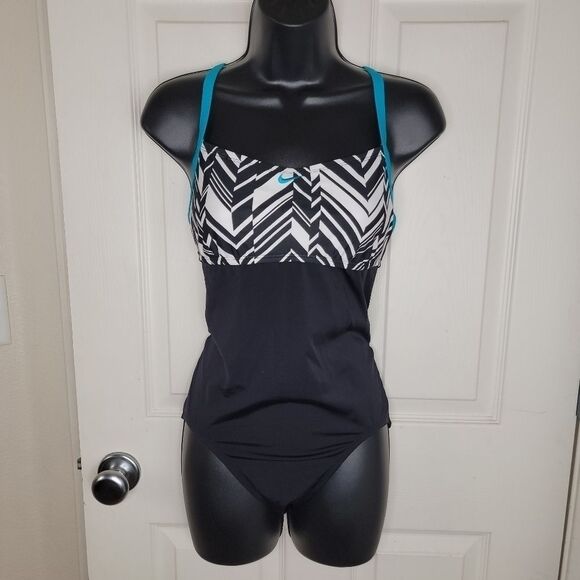 Nike Chevron print one piece swimsuit size 8 - Picture 1 of 8